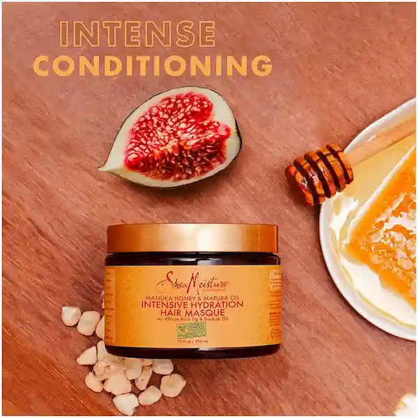 Hyper nourrissant, le masque intensif de la gamme Manuka Honey & Mafura Oil de Shea Moisture restaure et scelle l’hydratation au sein de la fibre capillaire des cheveux les plus secs. Il lisse et fortifie les follicules pour des cheveux sans frisottis, plus forts et plus sains.