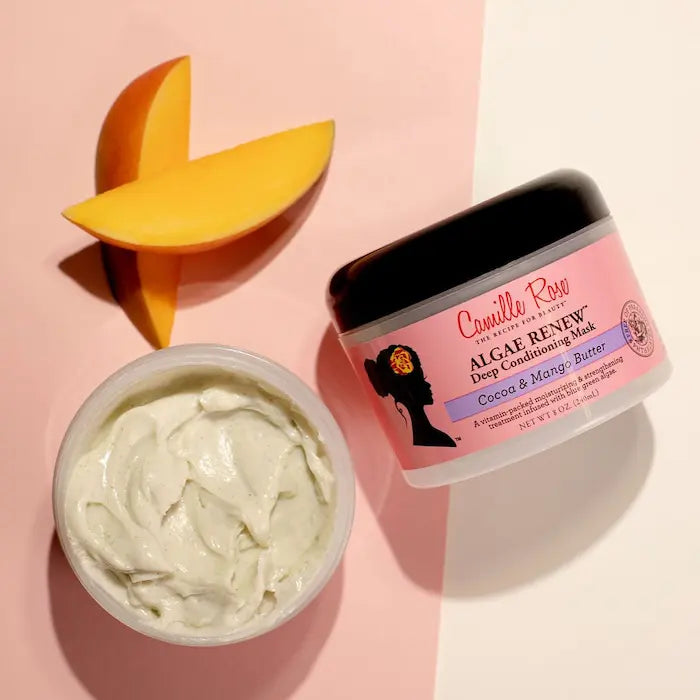 Algae Renew Deep Conditioning Mask Camille Rose Naturals. Un soin profond masque hyper hydratant et réparateur pour les cheveux qui contient 65 vitamines, des minéraux, des antioxydants, de la biotine et du MSM.