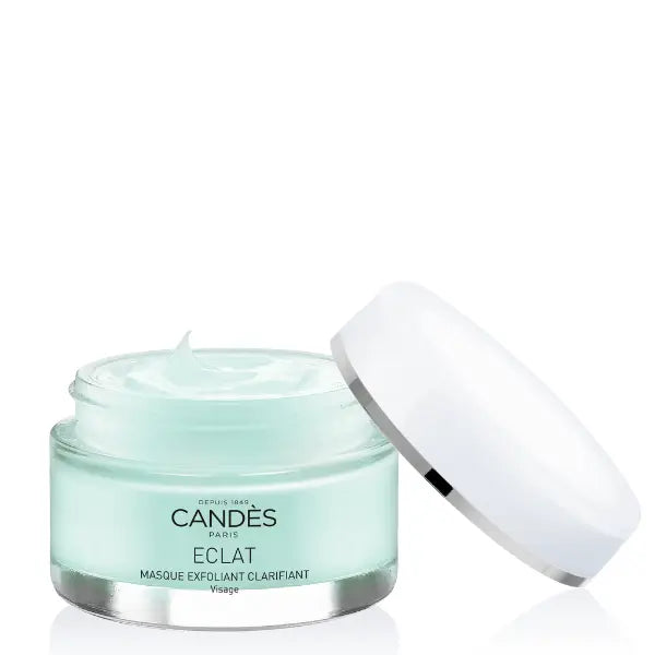 Le Masque Exfoliant Clarifiant Candès Africa est un soin 2-en-1 pour révéler un teint plus éclatant en 10 minutes.