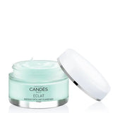 Le Masque Exfoliant Clarifiant Candès Africa est un soin 2-en-1 pour révéler un teint plus éclatant en 10 minutes.