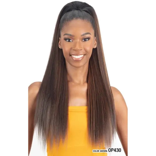 Perruque demi-tête straight longue Ponytail couleur chocolat Model Model Hazey