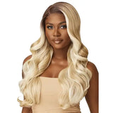 Perruque Lace HD blonde Body Wave longue Outre SleekLay part Sahara