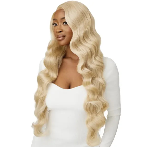 Perruque lace HD Body wave couleur blonde et longue Outre SleekLay Part Kimari