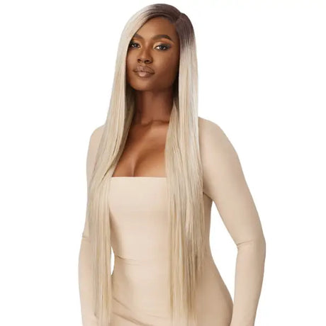 Perruque Lace HD Sleek Straight Blonde Outre SleekLay Part Korai