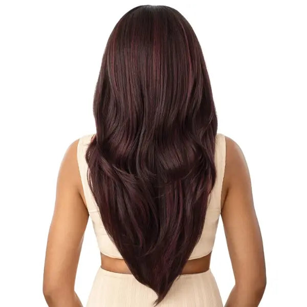 Perruque longue lace HD wavy burgundy Outre Lennox