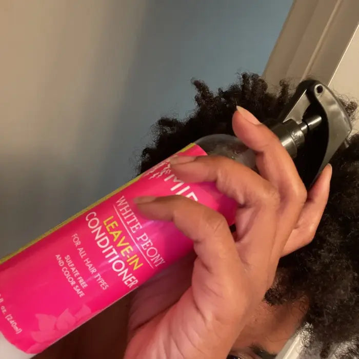 leave-in conditioner sans rinçage pour cheveux naturels il aide à maintenir l’hydratation au cœur du cheveu. Idéal pour le coiffage au quotidien.