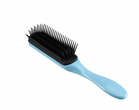 Brosse D3 DENMAN 7 rangs en série limitée bleu Nordic Ice. La poignée avec une forme plus longue et plus arrondie offre un confort et un équilibre supplémentaires.