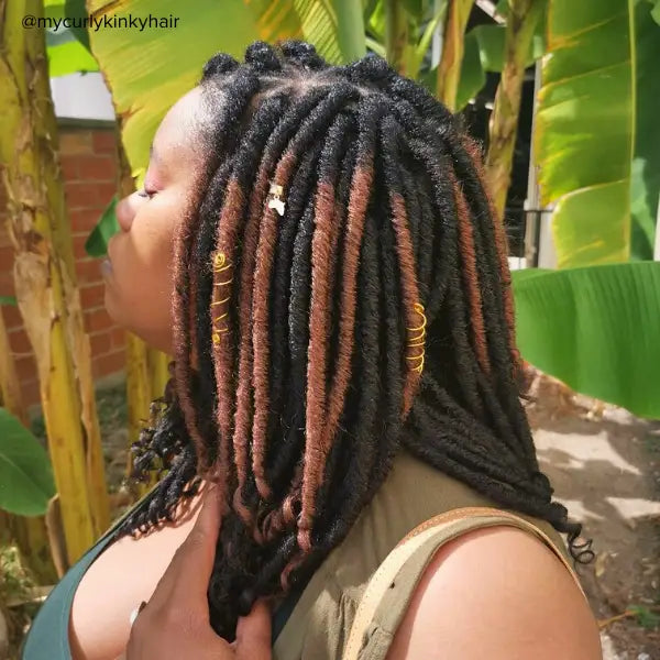 Coiffure avec Faux Locks crochet STRAIGHT BAHAMA LOCS 14 pouces - Outre