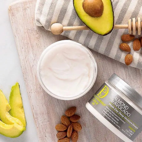 Design Essentials - Almond & Avocado Wash Day Deep Moisture Masque, concentré en actifs il nourrit et pénètre en profondeur la fibre capillaire.