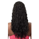 Postiche Outré long et bouclé wet & wavy. Confectionné avec des cheveux synthétique haute qualité.