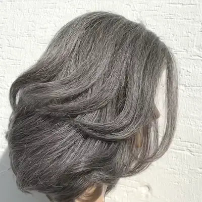 Neesha 206 Perruque Lace Front Wig Outré Gris (34)