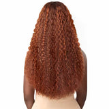 perruque lace front Longue bouclée rousse Solmina vue de dos - Outré Lace HD transparente