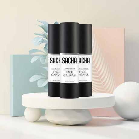 la base de teint Face Canvas de Sacha Cosmetics est légere. Ce primer agit comme un fixateur pour le maquillage, il assure un fini mat et durable.